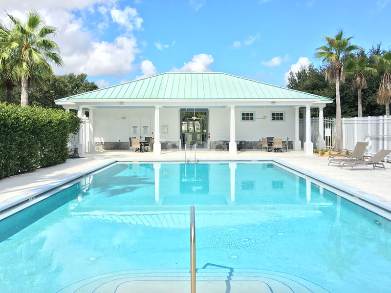 Bridgewater - Comprar casa em Orlando em frente ao lago Piscina condomínio