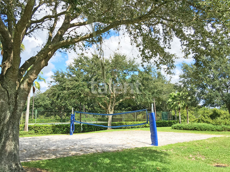 Bridgewater - Comprar casa em Orlando em frente ao lago Quadra de vôlei de áreia