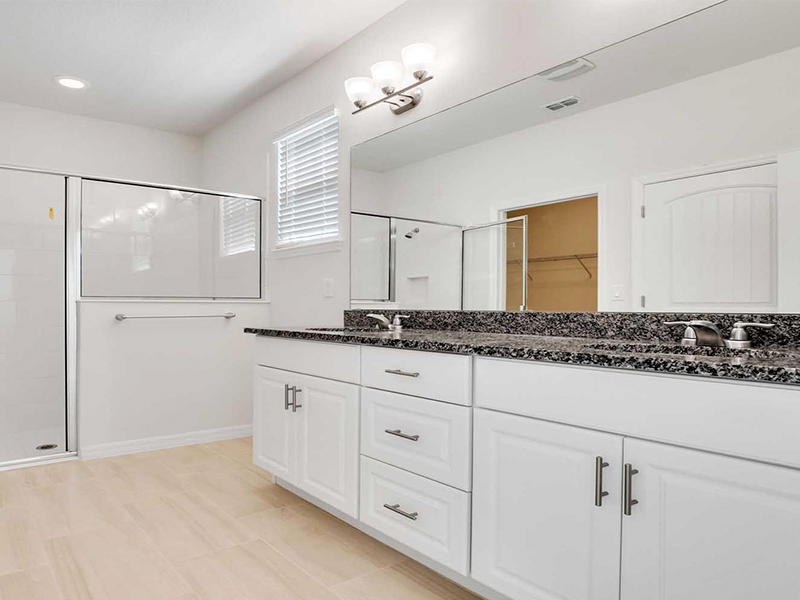 4_master_bathroom